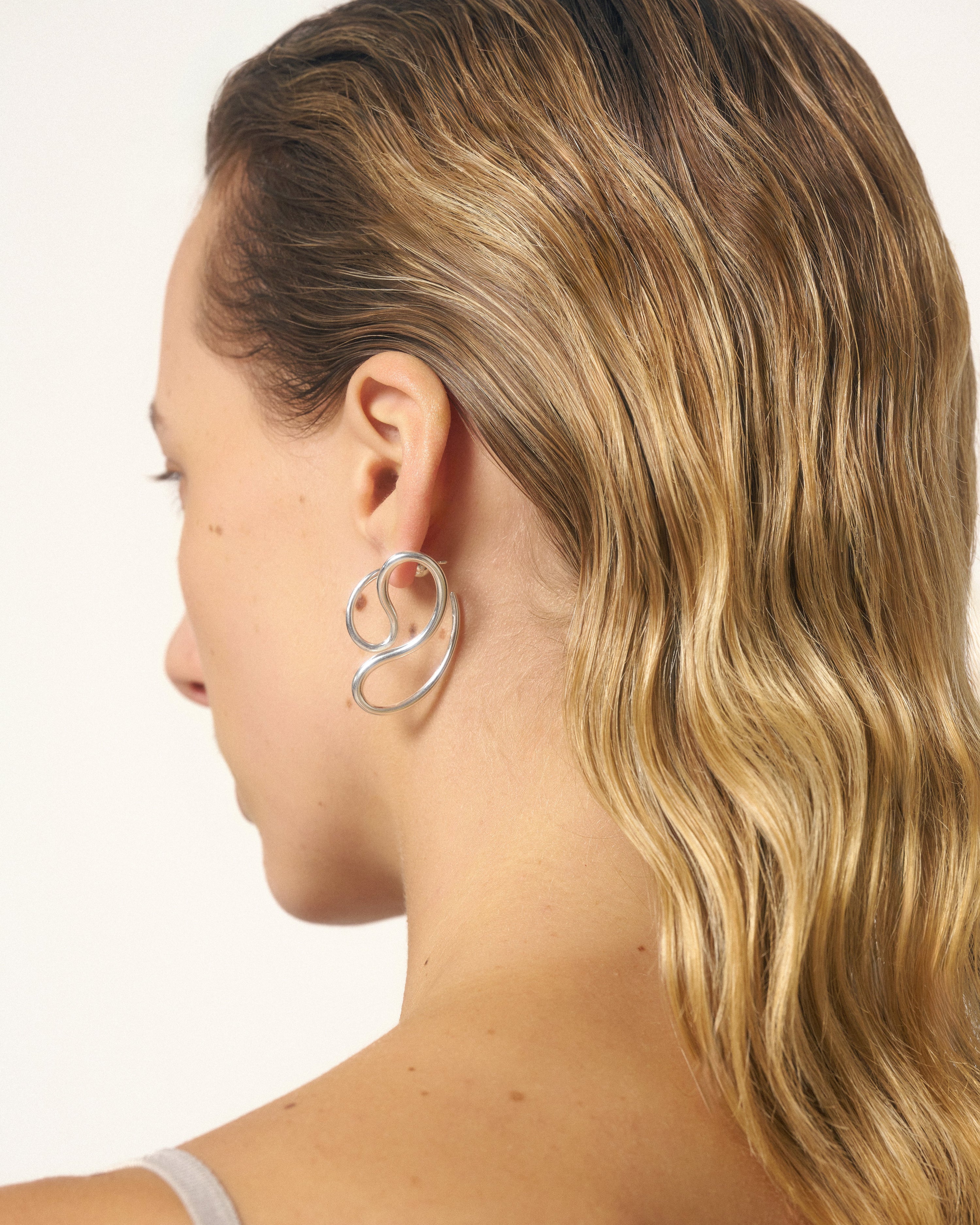 P continua earrings