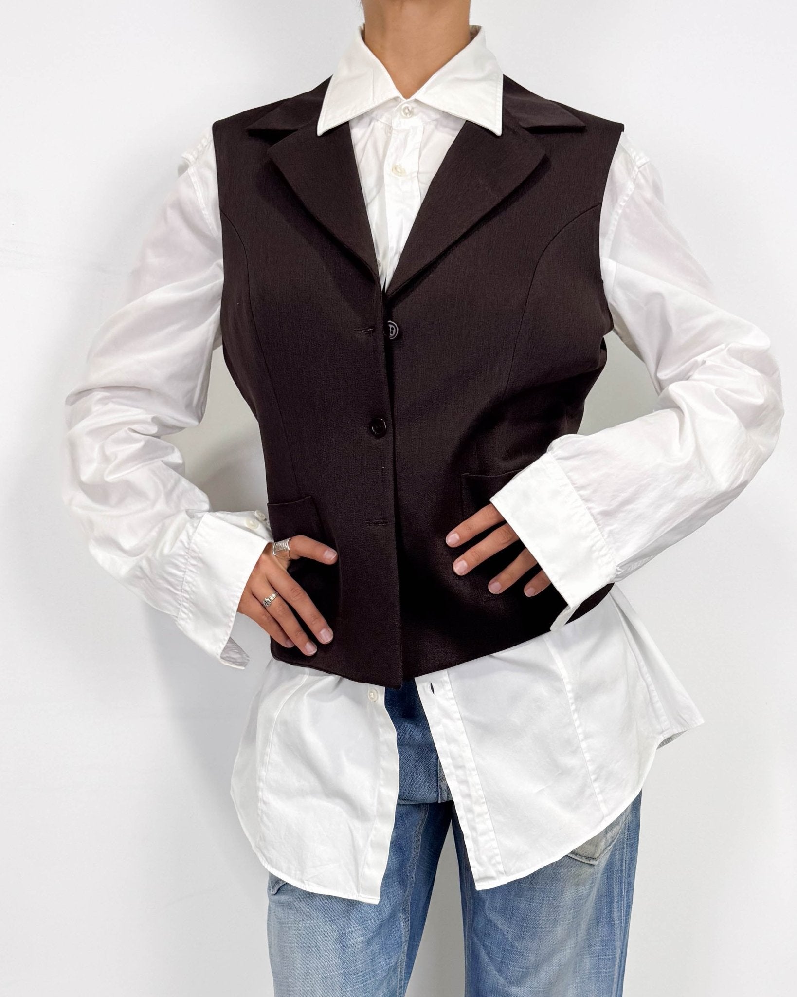 The ariadna vest
