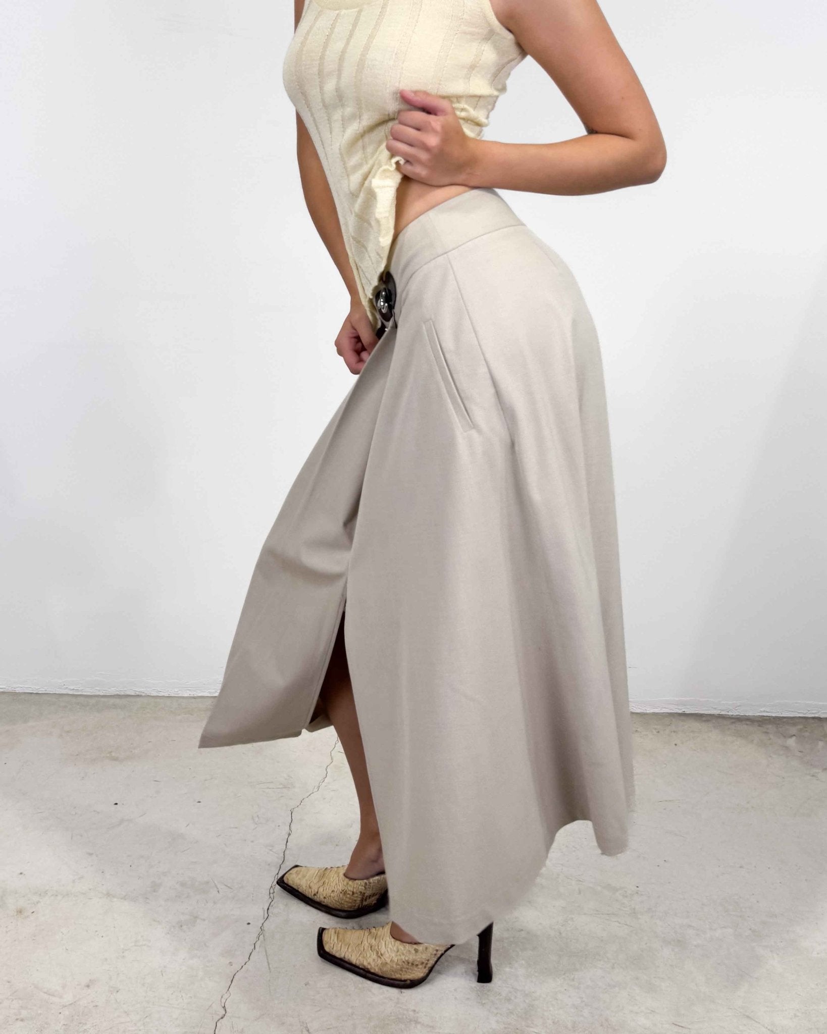The sandy skirt