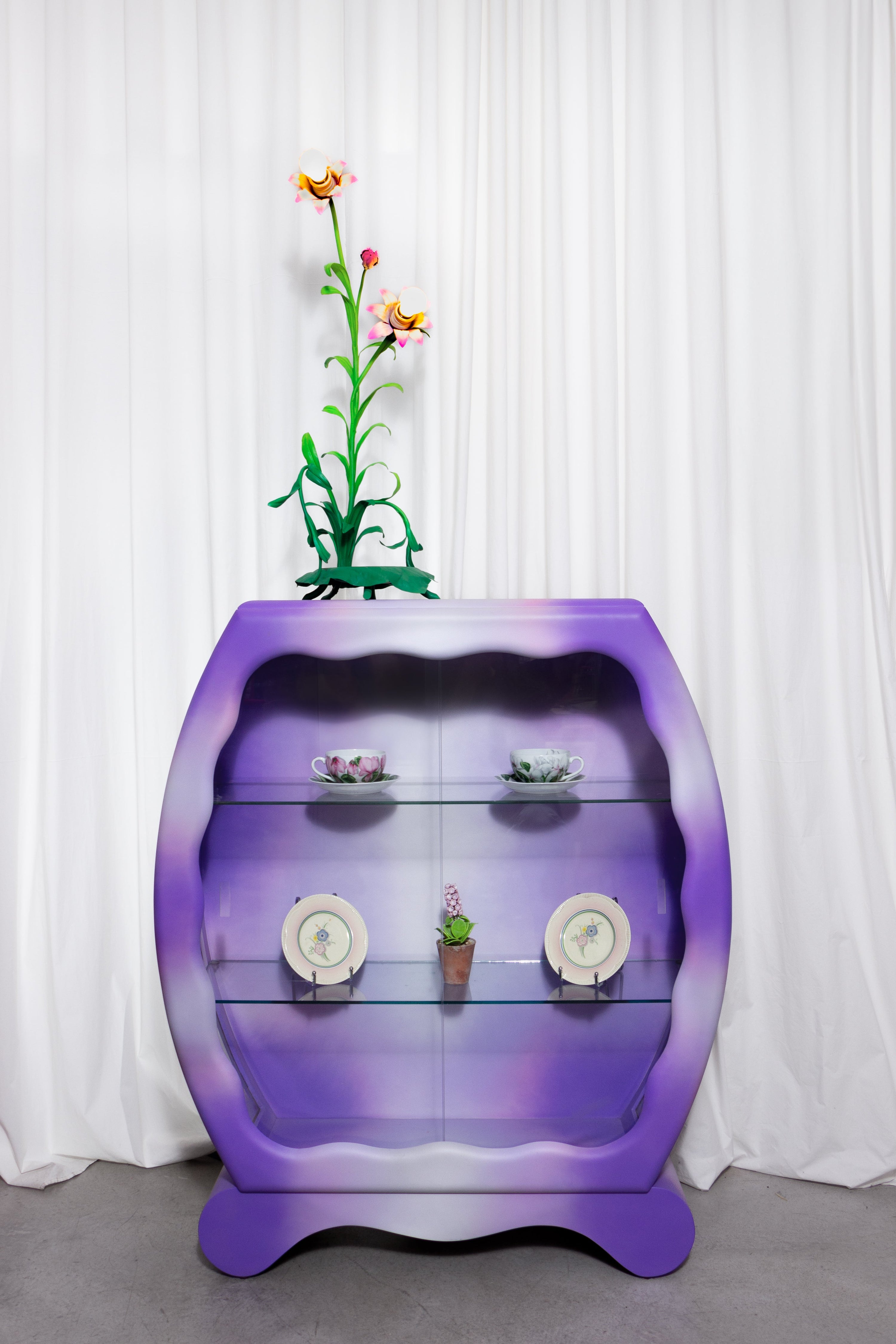 The venomous lillies lamp