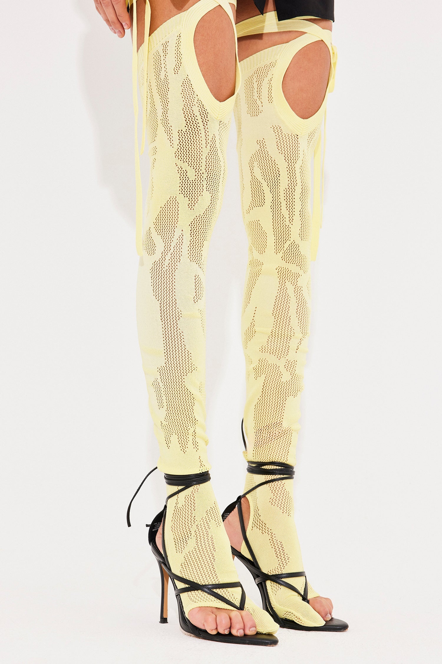 Heat tech tabi stockings yellow-white